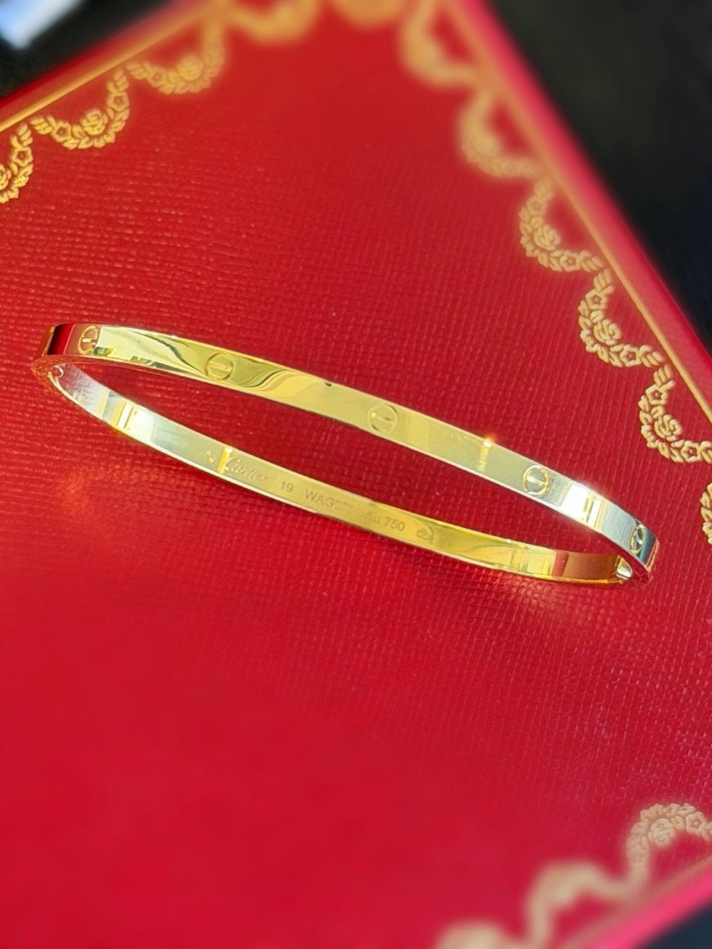 Cartier 18k yellow gold LOVE BRACELET, SMALL MODEL size 19 full set - Picture 3 of 11